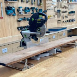 Verstellbarer Halterahmen für die Schneidemaschine