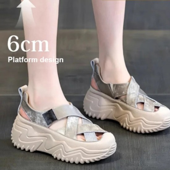 Hohle Damensandalen mit dicker Sohle